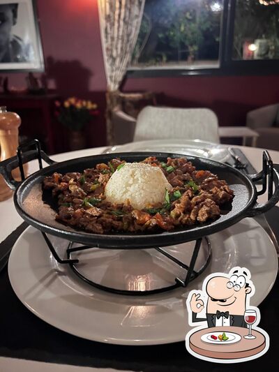 Plats à Treasure Restaurant