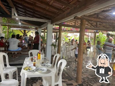 Sente em uma das mesas no BUTECO DO JORGE