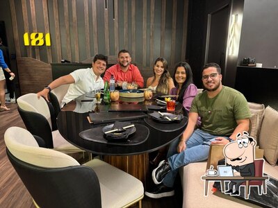 Veja imagens do interior do 181 Sushi Bar