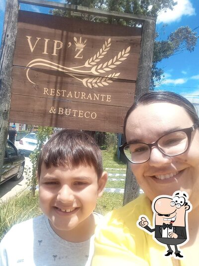 a área exterior é uma característica importante do Vipz Restaurante