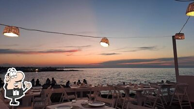 Siediti a un tavolo di Cala Marea Pizzeria