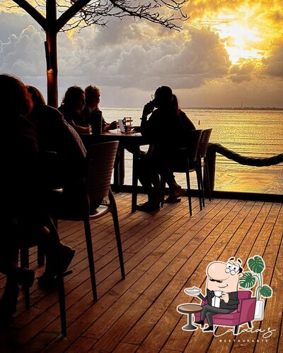 Veja imagens do interior do Restaurante Cataia's