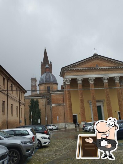 Guarda gli esterni di Forli