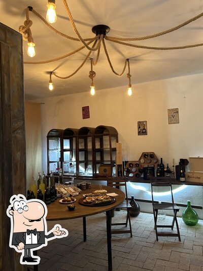 Siediti a un tavolo di PURA Smart Veg Farmhouse - Il Rifugio Pecorella