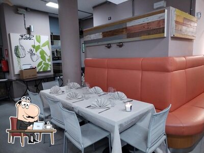 Siediti a un tavolo di Lunch Caffè