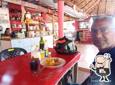 Sente em uma das mesas no Restaurante Pedro Mangueira