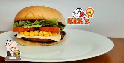 Experimente um dos hambúrgueres servidos no Rick`s