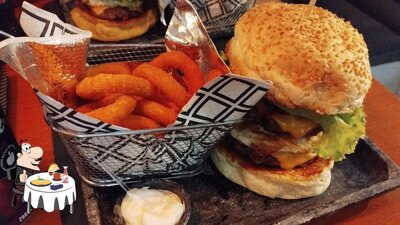 Santo Burguer serve uma variedade de opções para os amantes dos hambúrgueres