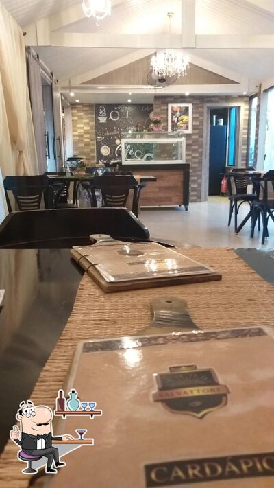 O interior do Salvattore Café e Eventos