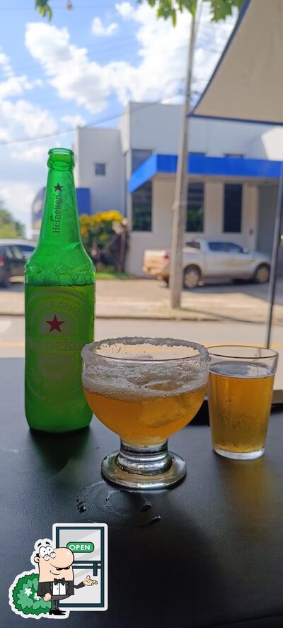 Você pode espairecer no na área externa do Bar e Restaurante Do Bill