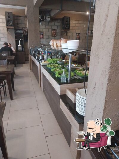 Sente em uma das mesas no Palafita's Lancheria e Restaurante