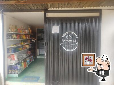 Sente em uma das mesas no Padaria Garagem 08