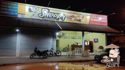 Descubra o exterior do Snoopy Lanches