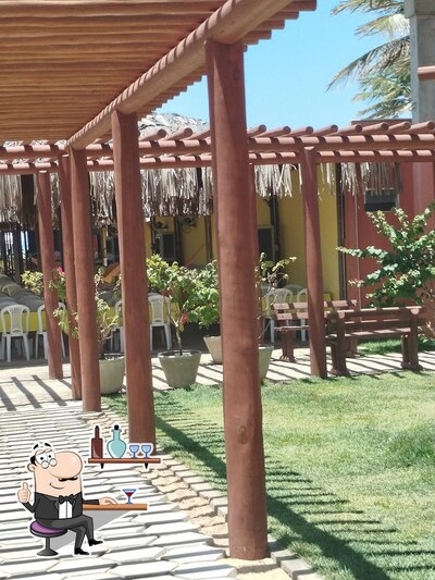 Sente em uma das mesas no Restaurante Miramar