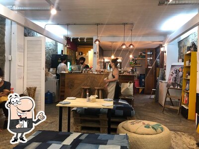 Veja imagens do interior do Caruá Arte e Café