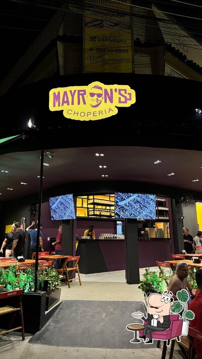 O interior do Mayron's Choperia