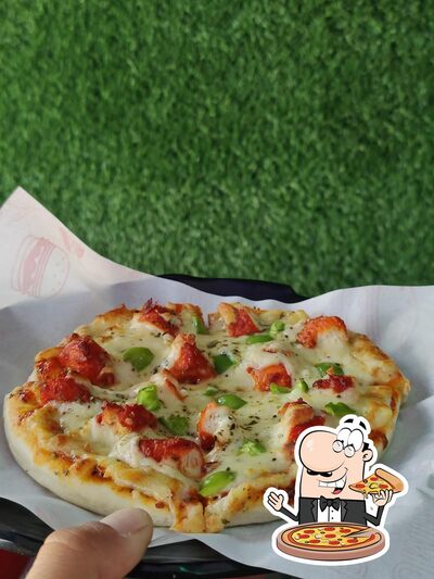 At Pizzmo (fastfood & Restaurant), you can enjoy pizza