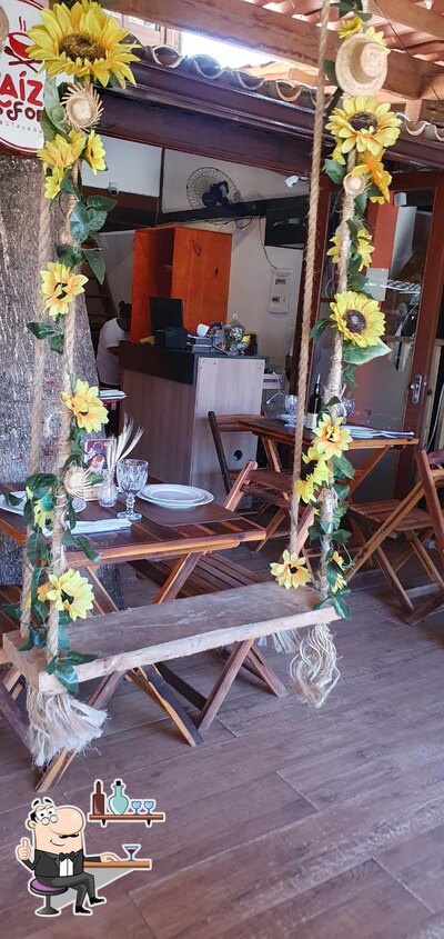 O interior do Restaurante Raizes do Forte