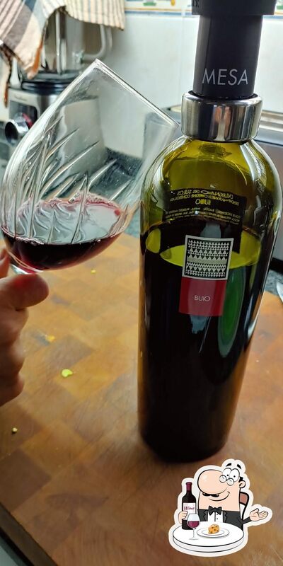 Assaggia il vino di Il Signor Gottu