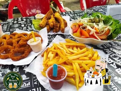 Platos en Bar do Moacir