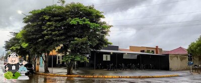 Veja a área externa do Chitão