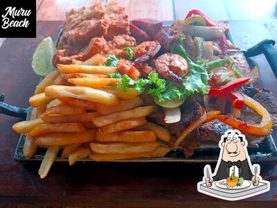 Platos en Muru Beach