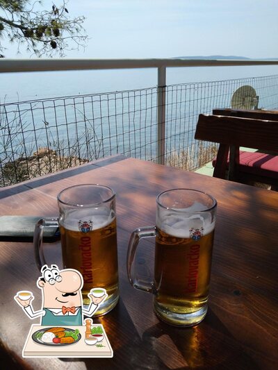 Platti al Caffe bar & pizzeria Maestral