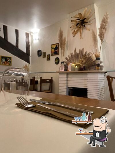 Installez-vous à l'une des tables de Milpan