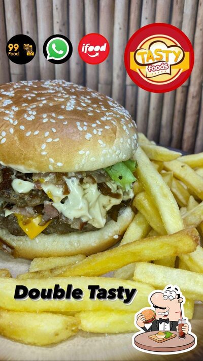 Peça um dos hambúrgueres disponíveis no Tasty Foods