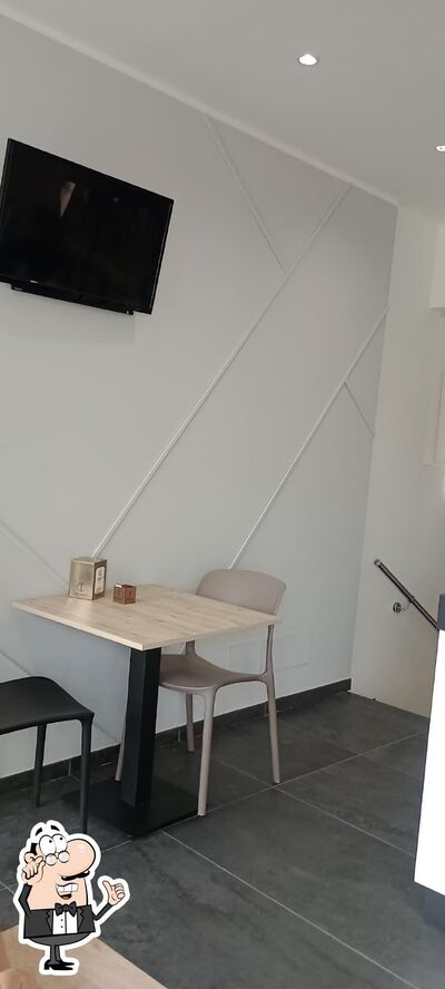 Dai un'occhiata agli interni di Bluma Cafè