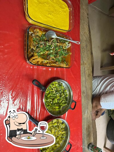 Platos en Sitio Lili
