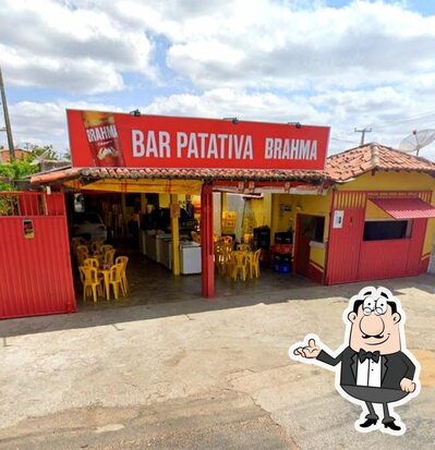 Sente em uma das mesas no BAR PATATIVA/PEDRO