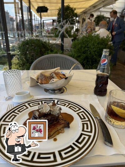 Dai un'occhiata agli interni di Gio's