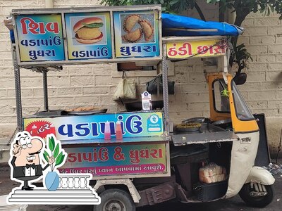 The outside area is an important feature of Shiv Vada Pav And Ghughra