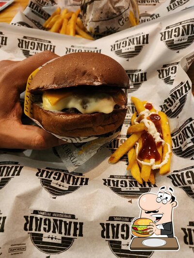 Delicie-se com um hambúrguer no Hangar Hamburgueria
