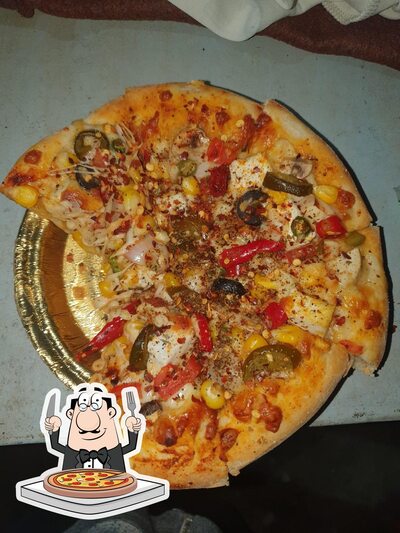 Try out pizza at The Street Café
