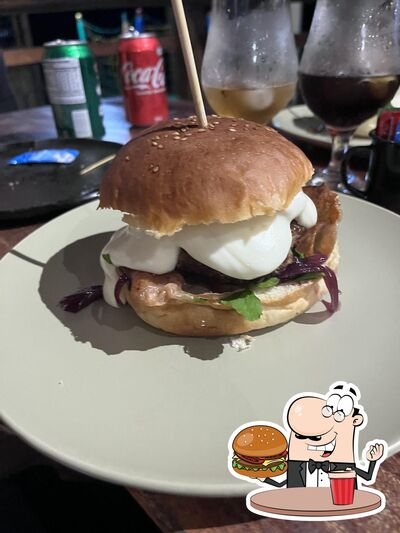 Du Carmo Café & Beer oferece uma infinidade de opções para os amantes dos hambúrgueres