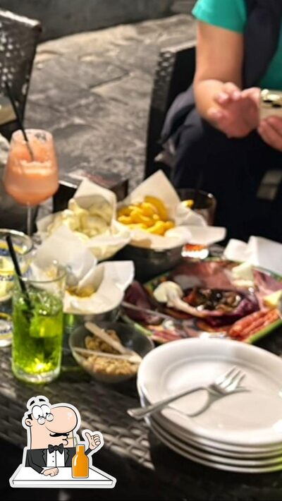 Bar Turistico serve un'ampia varietà di cose da bere