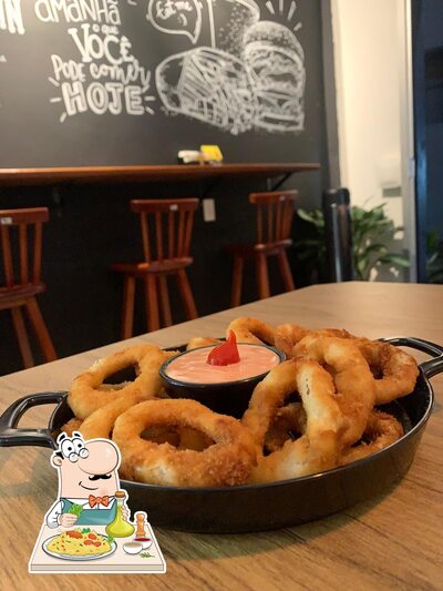 Platos en Pipa Night Pub