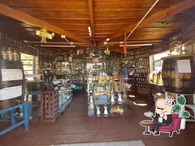 Sente em uma das mesas no Restaurante 2 Gaúchos da Campanha