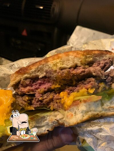 Platos en Raro's Burgers