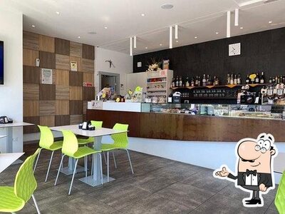 Siediti a un tavolo di Iris Bar