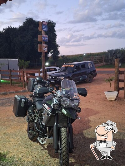 a área exterior é uma característica importante do Pit Stop Canastra [monumento rota biker 17]