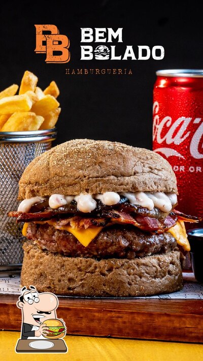 Experimente um dos hambúrgueres servidos no Bem Bolado Hamburgueria