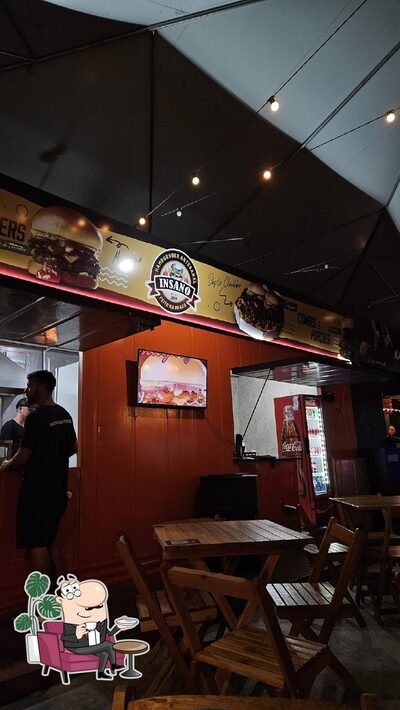 Veja imagens do interior do Insano Burguer
