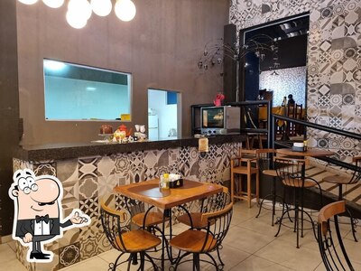 O interior do Coffee Prime Califórnia