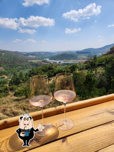 Vinícola Merum offerece um número de drinques