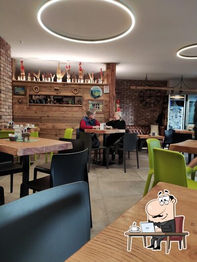 Dai un'occhiata agli interni di Bar Lo Dernier
