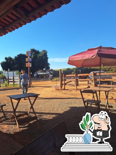 Descubra a área externa do Pit Stop Canastra [monumento rota biker 17]