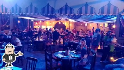 O interior do Reino Do Nunca Pizzaria Temática